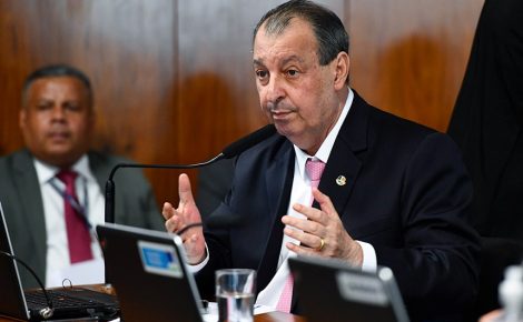 Senador Omar Aziz na CPI da Braskem