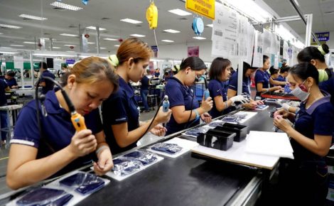 Trabalhadores da indústria Call Comp, em Manaus