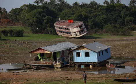 Lago seco do Puraquequara em Manaus