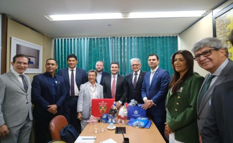Representantes do Festival de Parintins em reunião com ministro do Turismo, Celso Sabino
