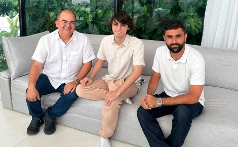 Ricardo Nicolau (à esq), Amom Mandel e Hiran Nicolau