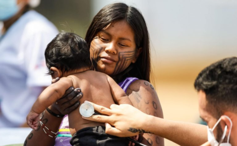 Putira Sacuena enfatiza a importância de ouvir as comunidades indígenas, que possuem saberes tradicionais valiosos para a promoção e cura de doenças (Foto: Marcelo Seabra/Agência Pará)