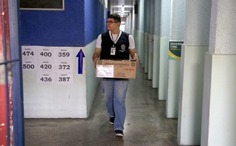 Seca já afeta 102 locais de votação no Amazonas Foto Roberto JaymeAscomTSE