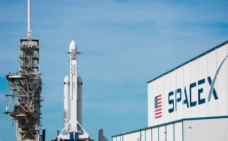 Empreendimento visa levar astronautas a altitudes não alcançadas por seres humanos há mais de 50 anos (Foto: AFP)