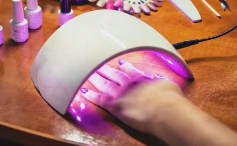 Anvisa proíbe duas substâncias utilizadas em unhas em gel por suspeita de câncer e infertilidade