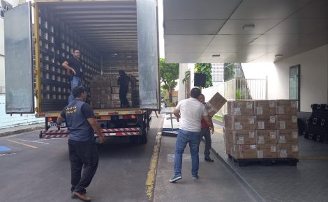 Urnas eletrônicas são enviadas para o interior do Amazonas (Foto: Júnior Souza/Ascom TRE-AM)