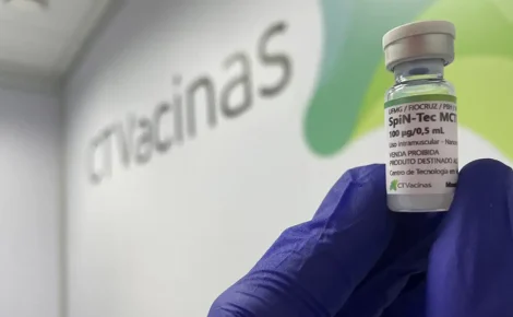A A expectativa é que a vacina contra Covid fabricada no Brasil possa estar disponível até o início de 2027 para a população.￼(Foto: © Virgínia Muniz/CTVacinas)