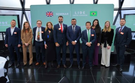 Wilson Lima com representantes britânicos