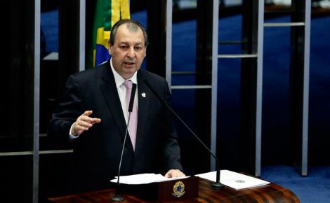 Senador Omar Aziz durante sessão no Senado Federal