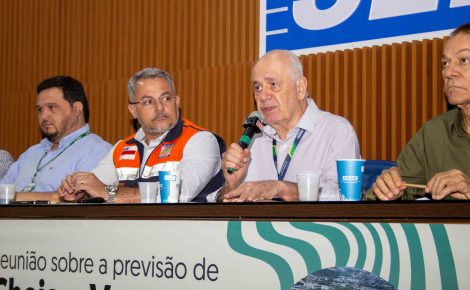 O titular da Sedecti, Serafim Corrêa, comenta ações preventivas em reunião. Foto: (Divulgação)
