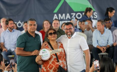 Governador Wilson Lima durante entrega de apartamentos. Foto: Divulgação/Secom
