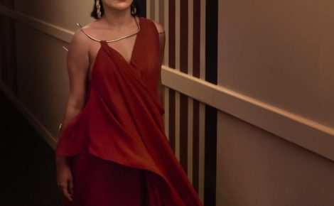 Em Cannes, atriz amazonense atravessa tapete vermelho vestindo criação de estilista indígena. Foto: Divulgação