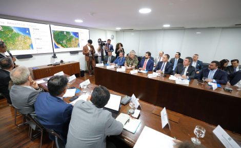 Reunião com governadores e ministros discutiu sobre as queimadas nos biomas Amazônia e Pantanal (Foto: Diego Peres/Secom)
