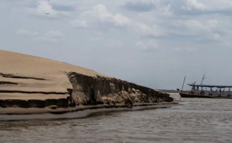 Rio Solimões no Amazonas durante seca severa na região (Foto: Raphael Alves / Agência Pública)