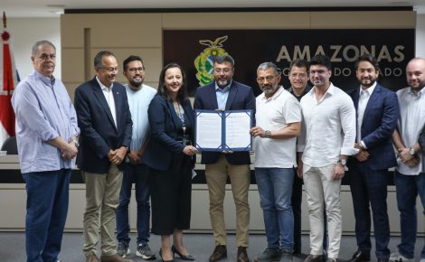 Governador do Amazonas Wilson Lima assina contrato com a Caixa Econômica para construção de unidades habitacionais em Iranduba (Foto: Alex Pazuello/Secom)