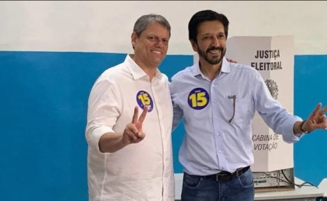 Ricardo Nunes (à dir.) foi reeleito numa eleição bastante disputada (Foto: Divulgação)