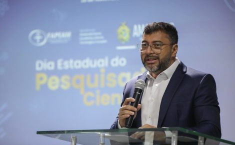 Wilson Lima, governador do Amazonas, durante anúncio de investimentos em CT&I (Foto: Alex Pazuello e Antonio Lima/Secom)
