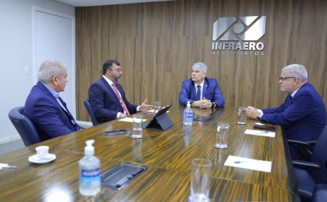 Governador do Amazonas em reunião com presidente da Infraero (Foto: Diego Peres/Secom)