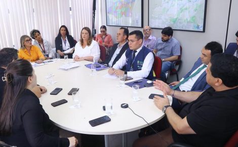Reunião com a SES-AM atende a uma convocação do MP-AM (Foto: Evandro Seixas / SES-AM)