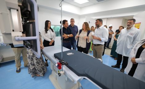 Wilson Lima entrega equipamentos no Hospital Francisca Mendes. (Foto: Diego Peres/Secom)