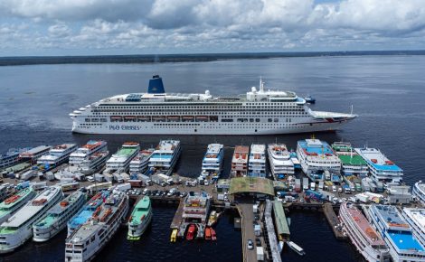No Porto de Manaus, navio M/S Aurora, com 270 metros de comprimento. (Foto: Lucas Silva/Amazonastur)
