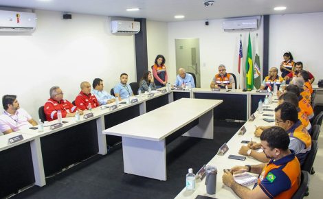 Defesa Civil do Amazonas reúne representantes do setor de energia e combustíveis para discutir impactos da estiagem em 2025 e definir estratégias de abastecimento. (Foto: Mylena Matos / Defesa Civil do Amazonas)