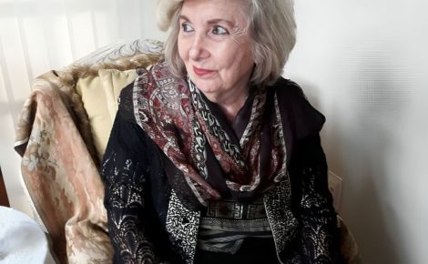 Beth Azize lança dois novos livros que resgatam sua trajetória na política e na literatura. (Foto: Divulgação)