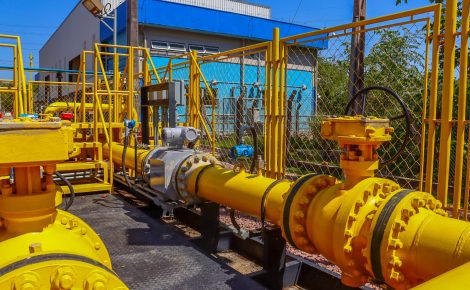 Tubulações e equipamentos da rede de distribuição de gás natural da Cigás instalados em Manaus.