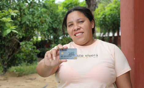 O Cartão do Auxílio Estadual é essencial para receber o benefício. (Foto: Melissa Mota / Seas)