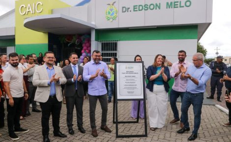 Wilson Lima entrega Caic Edson Melo totalmente revitalizado. (Foto: Mauro Neto / Secom)