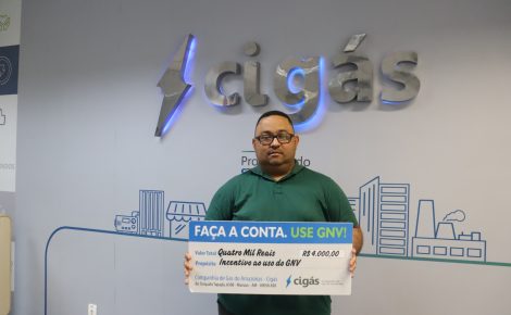Motorista de aplicatico Marcelo Rodrigues, um dos  contemplados. (Foto: Adriane Pantoja / Cigás)