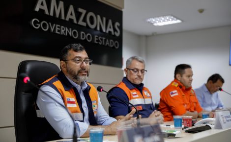 Governador Wilson Lima anuncia o envio de ajuda humanitária para municípios da calha do rio Madeira na Operação Cheia 2025. (Foto: Alex Pazuello e Diego Peres / Secom)