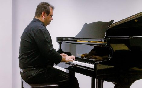Célio Vulcão, professor de música. (Foto: Divulgação)