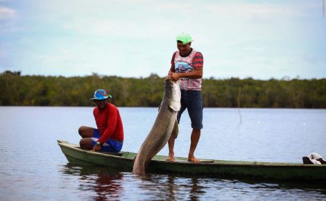 Pescadores artesanais de Santo Antônio do Içá. (Foto: Divulgação / Idam)