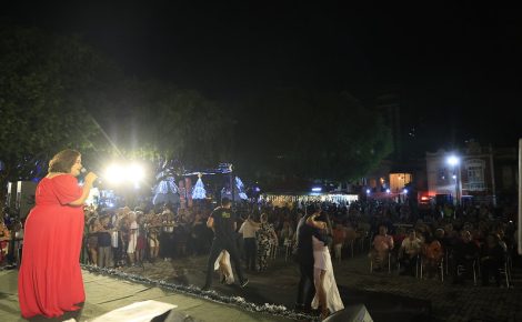 Artistas locais se apresentam ao vivo no Largo de São Sebastião durante o Carrossel da Saudade. (Foto: Arquivo/Secretaria de Estado de Cultura e Economia Criativa)