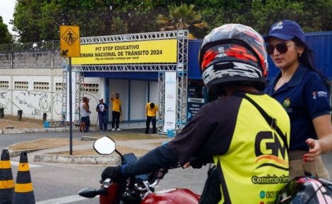 No Clube do Trabalhador, motociclistas recebem orientações no Pit Stop Educativo, promovido no Maio Amarelo com apoio da SES-AM, Detran-AM e Abraciclo. (Foto: Divulgação/Detran-AM)