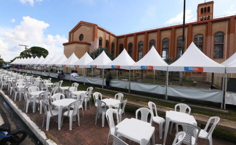 Praça Gastronômica funcionará durante o Festival de Parintins com tendas para venda de comidas e bebidas típicas.