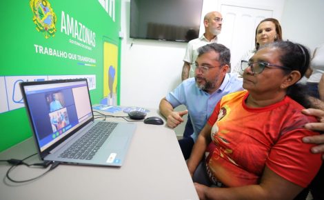 Governador Wilson Lima durante entrega de telessalas em Lábrea. (Foto:  Anderson Nascimento/ Secom)