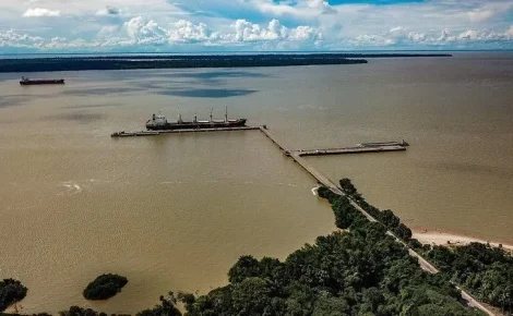 Porto de Outeiro passa por obras para se preparar para a chegada dos navios (Foto: Rafael Neddermeyer / COP30)
