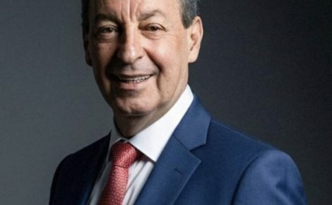 O senador Omar Aziz aparece na liderança isolada com 40% das intenções de voto na modalidade estimulada.