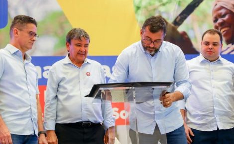 Governo do Amazonas já desenvolve ações em áreas relacionadas à iniciativa federal, como o Prato Cheio e o Auxílio Estadual. (Foto: Diego Peres e Alex Pazuello / Secom)