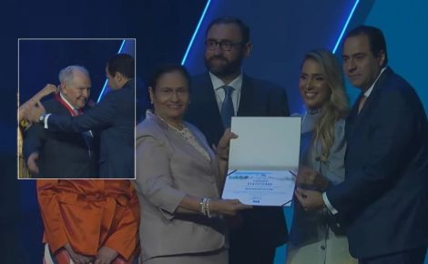 Bernardo Cabral recebeu medalha e Alberto Simonetti Filho foi escolhido patrono. Reprodução/YouTube
