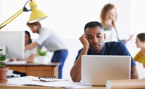 Tédio extremo e tarefas sem propósito podem indicar a síndrome de boreout