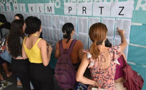 Aprovados devem imprimir e preencher o formulário ficha de Identificação e apresentá-lo com a documentação exigida no edital. (Foto: Divulgação/UEA)