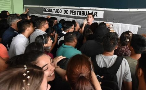 Alunos aprovados no vestibular