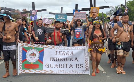 Lideranças indígenas no Acampamento Terra Livre, em Brasília. (Foto: Letícia Sena/g1 DF)