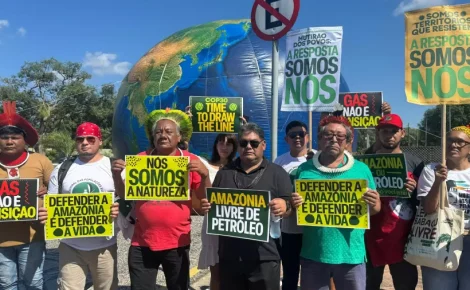 Ato em frente ao Hangar Centro de Convenções da Amazônia, um dos locais da COP 30
Imagem: Daleth Oliveira/Divulgação