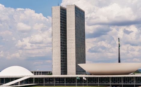 Parlamentares articulam PEC para reduzir idade mínima de candidatos a presidente e senador. (Foto: Agência Brasil)