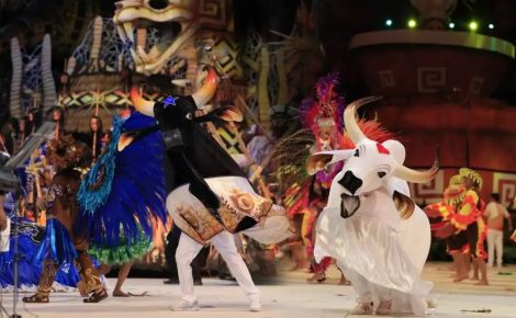 Bois Caprichoso e Garantido se apresentam no Festival de Parintins com suas alegorias e dançarinos, em meio à nova ação de combate à pirataria com uso de Inteligência Artificial.