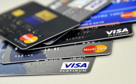 Especialista recomenda comparar propostas entre bancos. (Foto: Marcello Casal Jr/Agência Brasil)